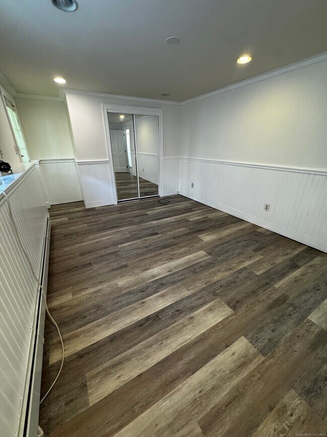 Building Photo - 43 Plumtrees Rd