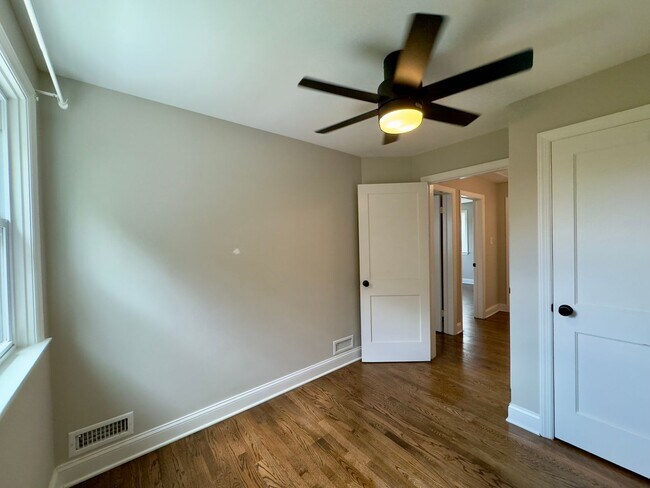 Building Photo - 205 Sipple Ave