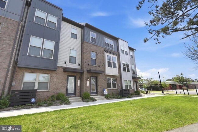 Building Photo - 2118 Acadia Rd