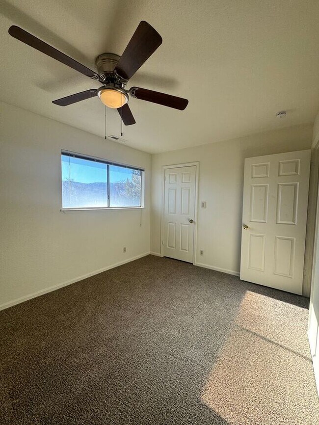 Building Photo - Spacious 5 Bedroom Home in NW Reno with 2 Primary Suites