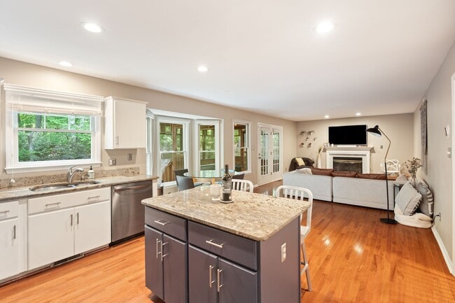 Building Photo - Single Family Home: Durham/Chapel Hill Line