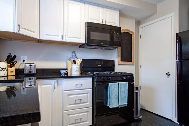 Building Photo - 601 N West St