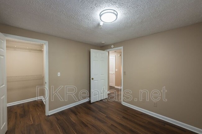 Building Photo - 360 Herndon Way