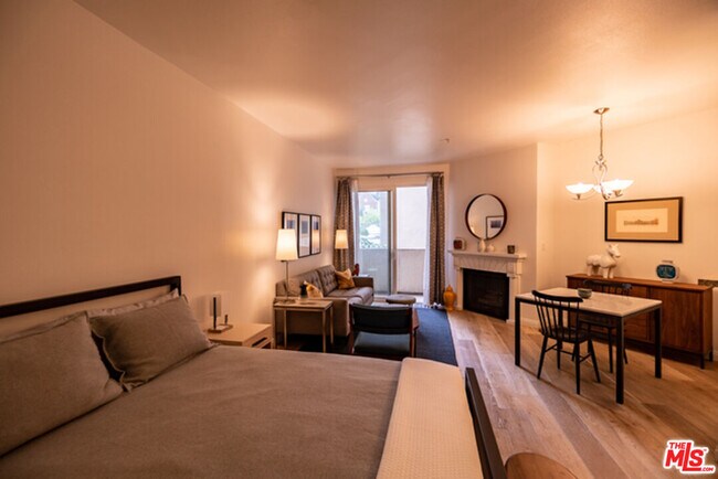 Building Photo - 620 S Gramercy Pl