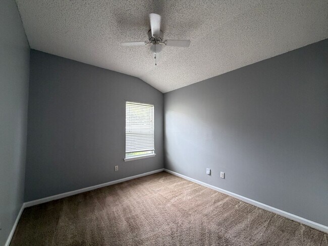 Building Photo - 3041 Southhall Ct