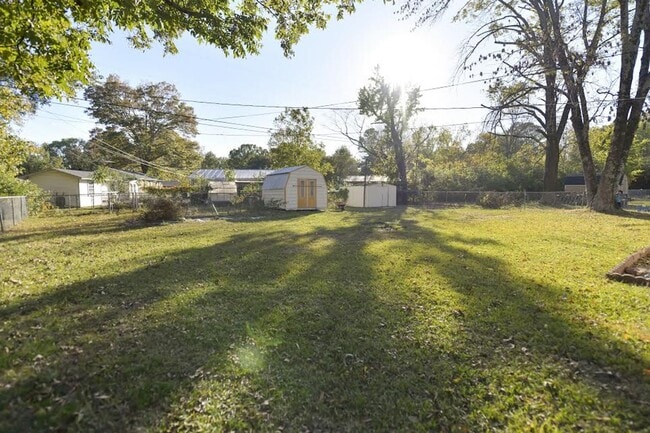Building Photo - 2125 Hairston St