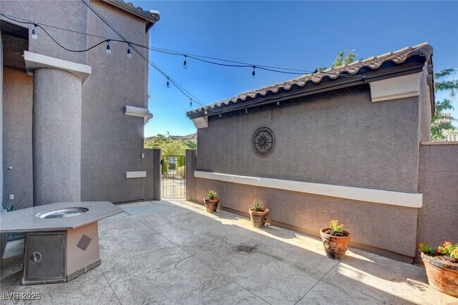 Building Photo - 5643 Almocita Ct