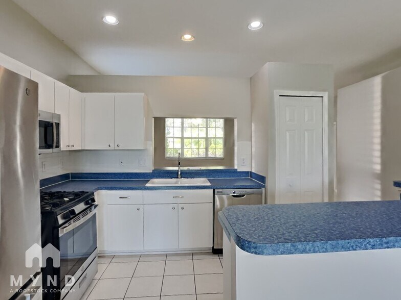 Building Photo - 10841 Newbridge Dr