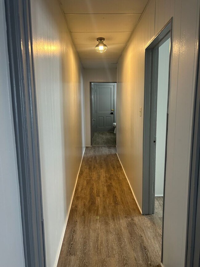 Building Photo - 27 W Seminary St