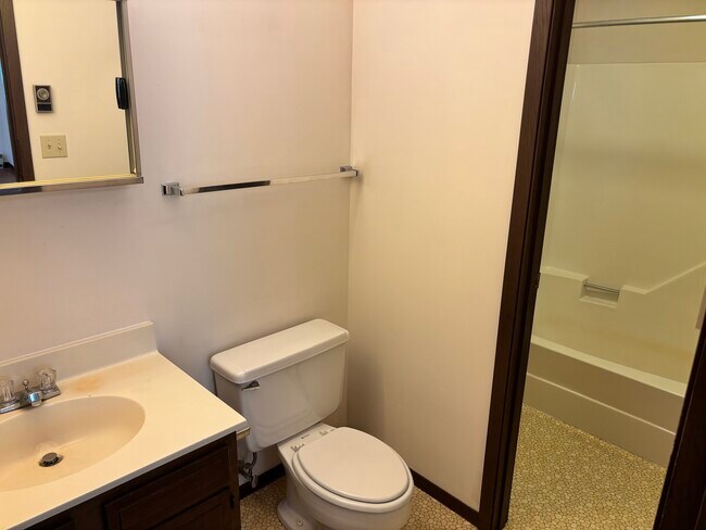 Building Photo - 333 W Lake Ave