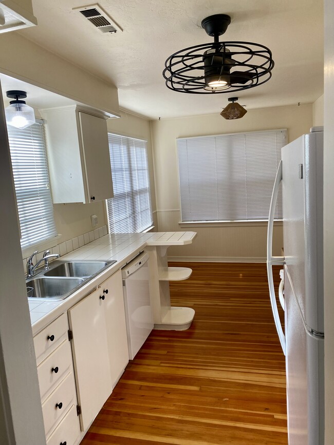 Kitchen - 209 Willamette Ave