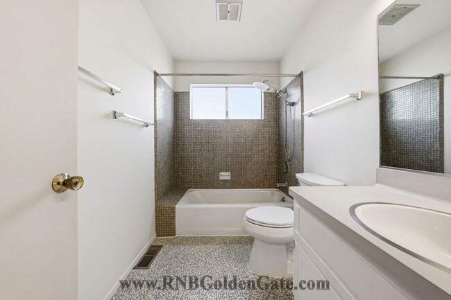 Building Photo - Gorgeous home with spacious yard in Kentfield for rent!