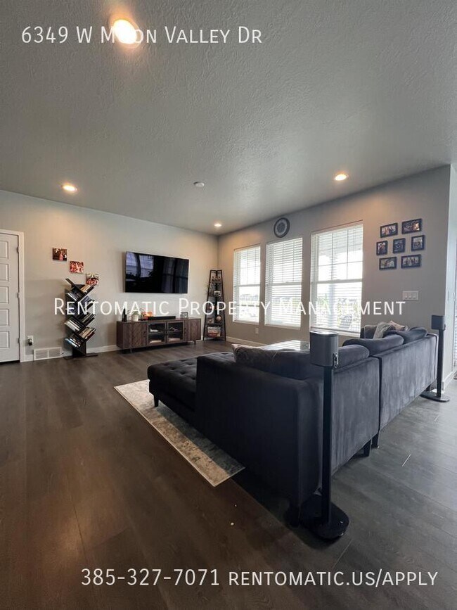 Building Photo - 6349 W Moon Vly Dr