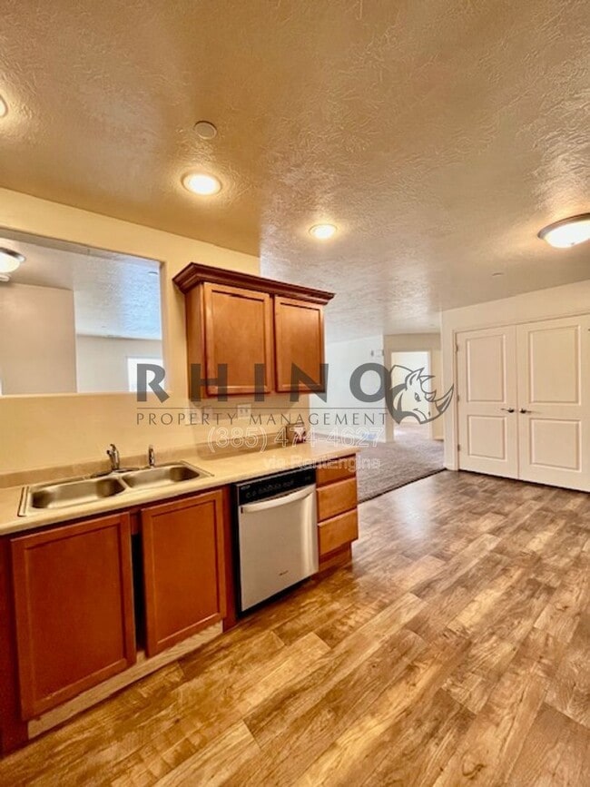 Building Photo - 6941 Village River Ln