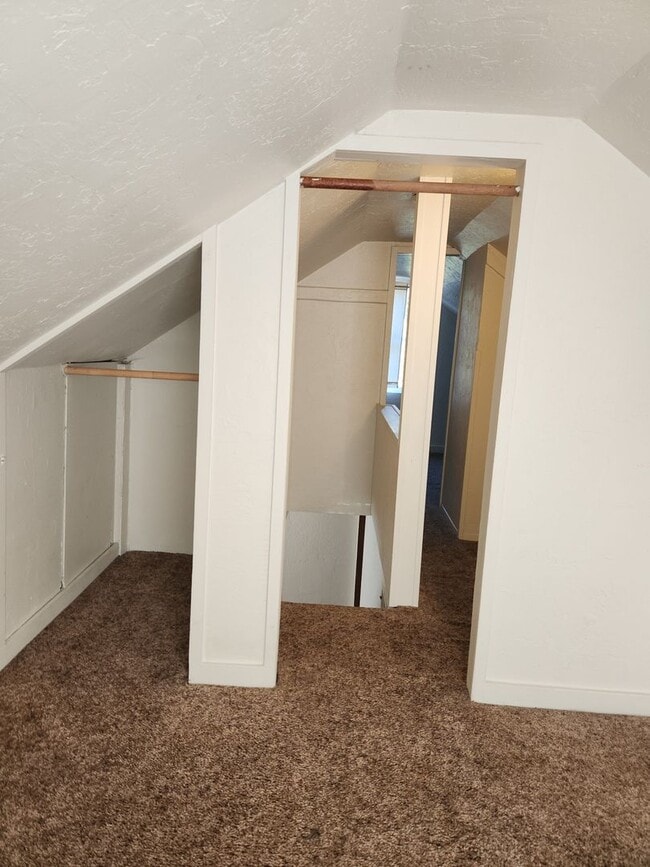 Building Photo - 4 Bedroom 1 Bath House