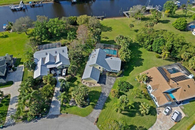 Building Photo - 2626 Erickson Dr