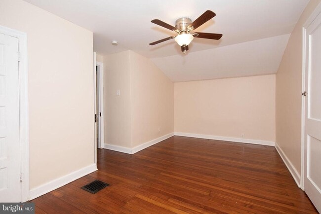 Building Photo - 732 N Tyson Ave