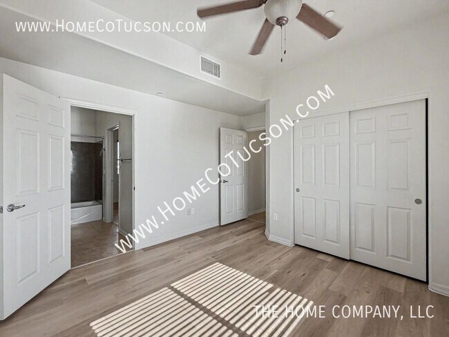 Building Photo - 5544 N Palo Verde Vista Pl