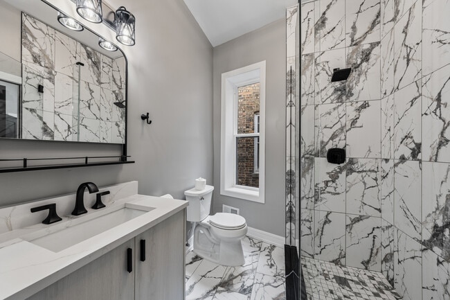 Building Photo - 2816 W Warren Blvd