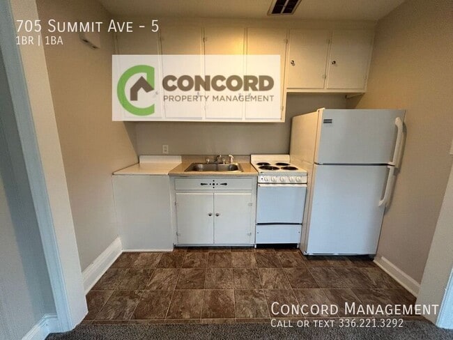 Building Photo - 705 Summit Ave