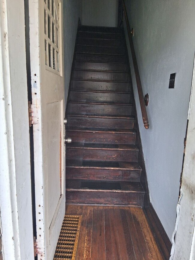 Building Photo - Welcome to 5028A Mardel in St. Louis, MO!