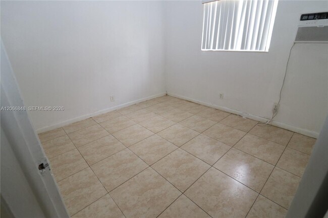 Building Photo - 1708 N 16th Ave