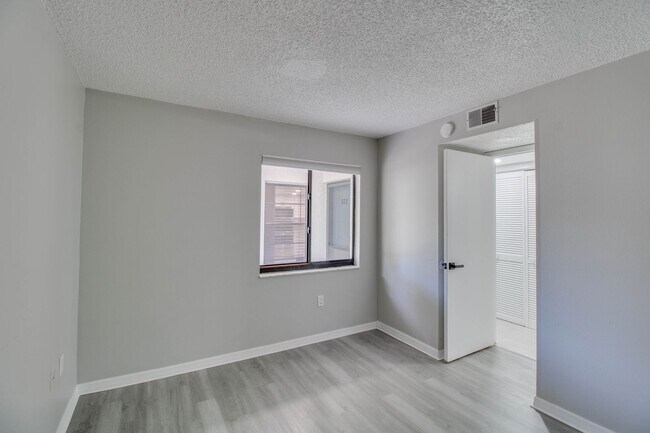 Building Photo - 1054 Lotus Cove Ct