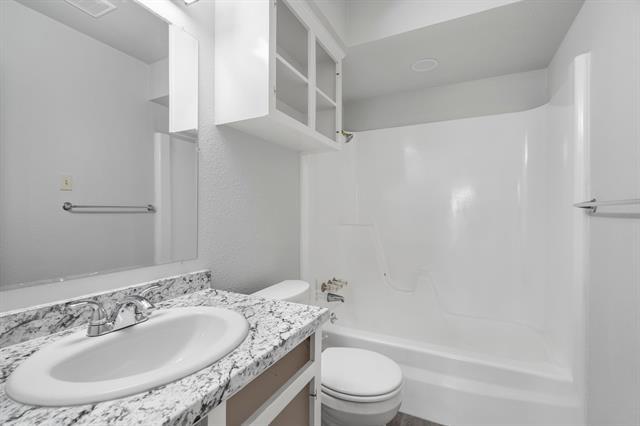 Building Photo - 726 Skyline Dr