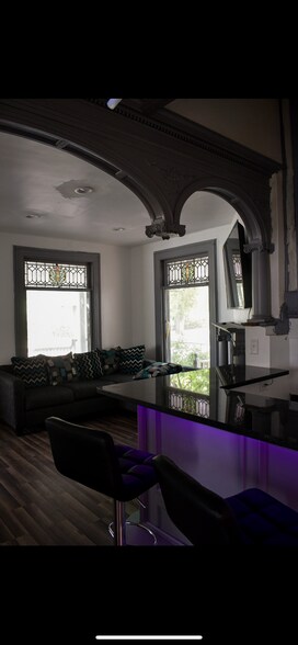 Building Photo - 171 Chapin St