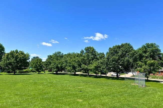 Building Photo - 2509 Hollyhock Dr