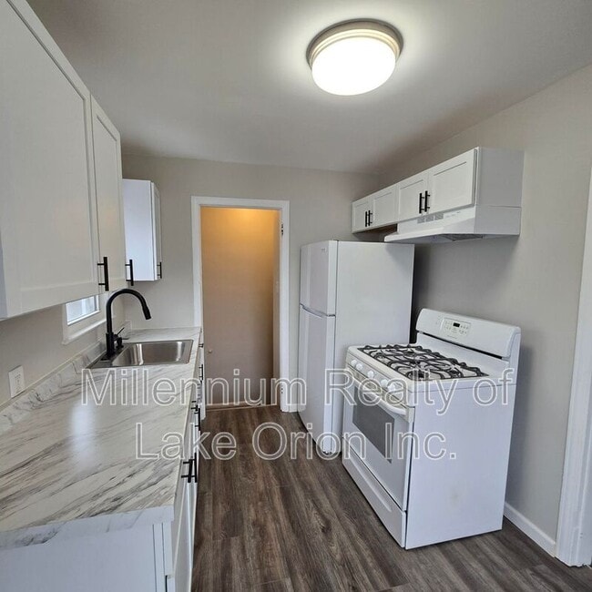 Building Photo - 353 South Blvd W