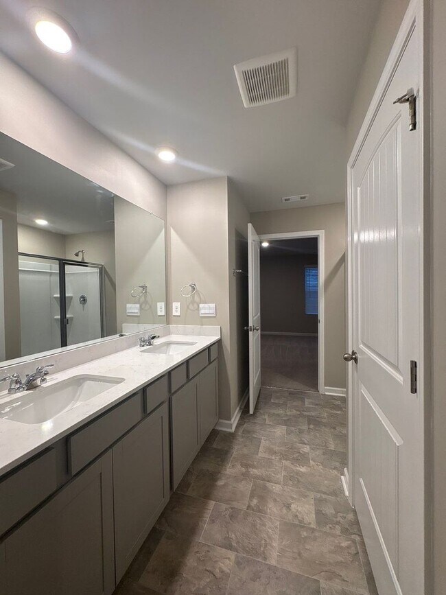 Building Photo - 4 Bedroom, 2.5 Bath and 2 Car Garage in Hartmann Crossing! $500 OFF FIRST MONTH’S RENT!