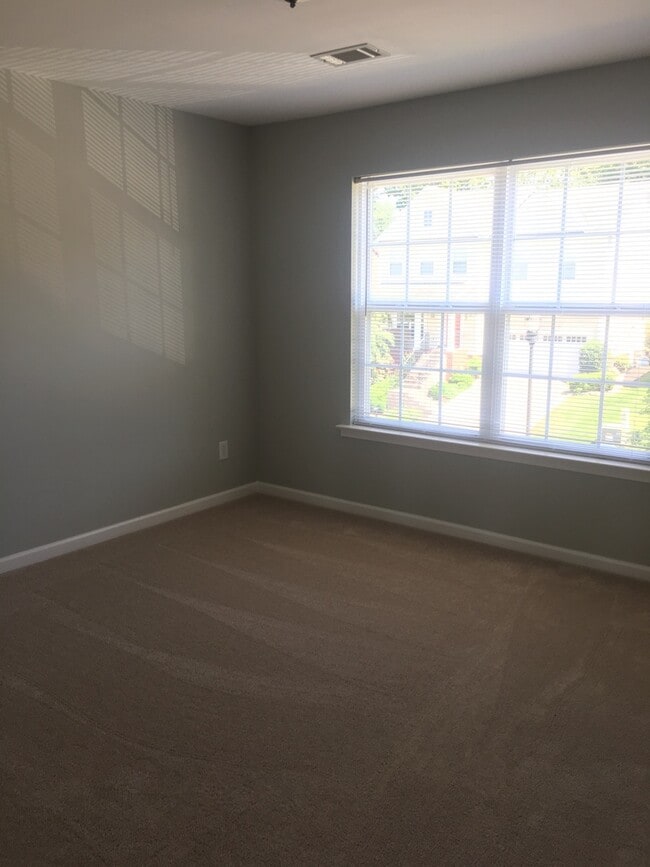 Building Photo - 4 Bedroom home in Bent Creek Subdivision
