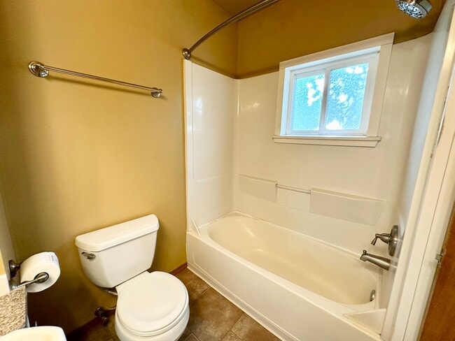 Building Photo - 2 Bedroom 1 Bathroom Home with Acreage in Town