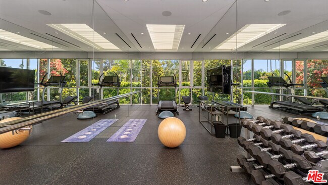 Building Photo - 1111 Sierra Alta Way