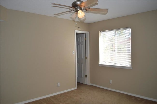 Building Photo - 11713 Snow Hawk Dr