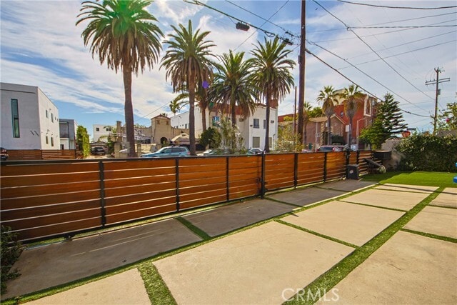 Building Photo - 5351 Lexington Ave