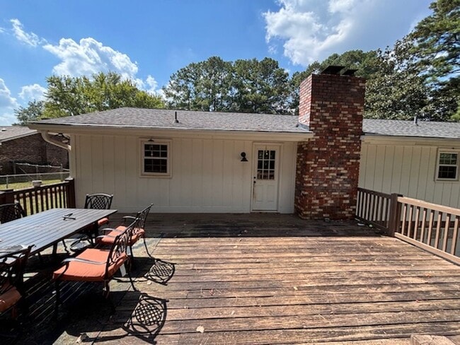 Building Photo - Beautifully Renovated 3-Bedroom, 2-Bath Ranch Home on Full Basement!