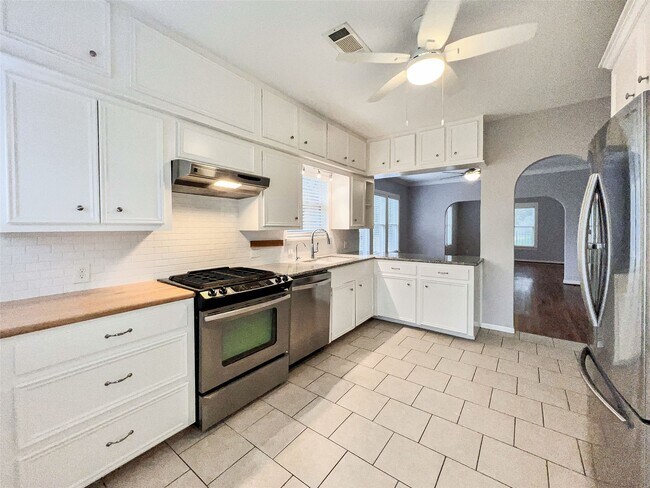 Building Photo - 4035 Michaux St
