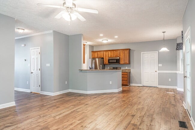Building Photo - 108 Silverburn Pl