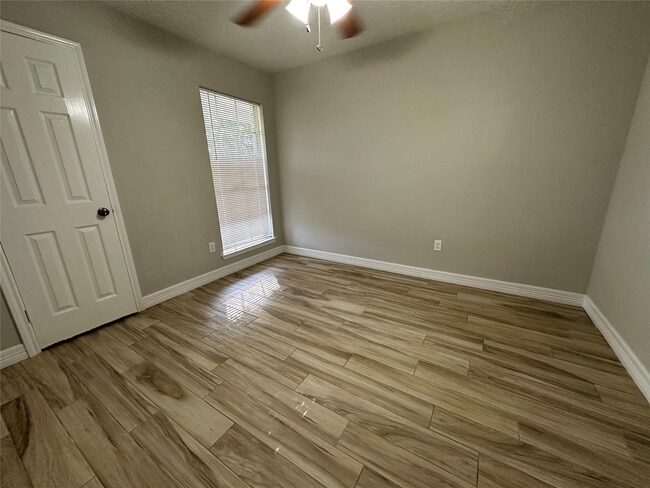 Building Photo - 207 Brigadoon Ln