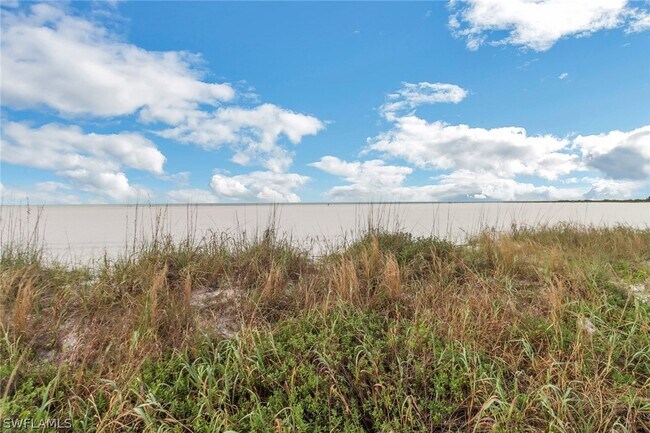 Building Photo - 220 Seaview Ct