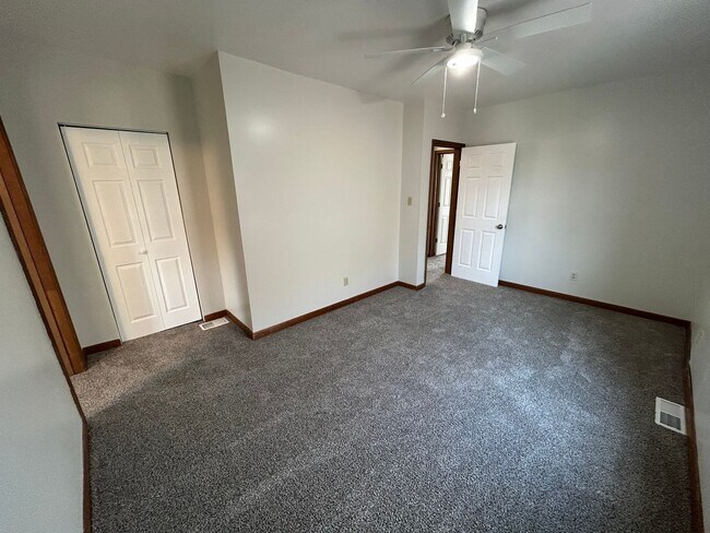 Building Photo - 1039-1039 S 12th St