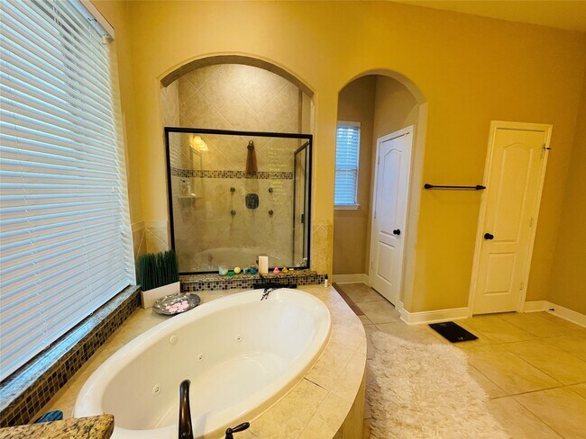 Building Photo - 5811 Tarpon Bay Ct