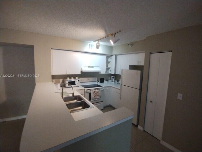 Building Photo - 111 Yacht Club Way