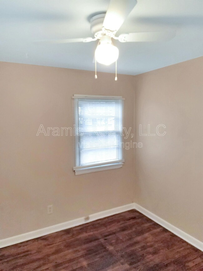 Building Photo - 2642 Santa Monica Dr NW