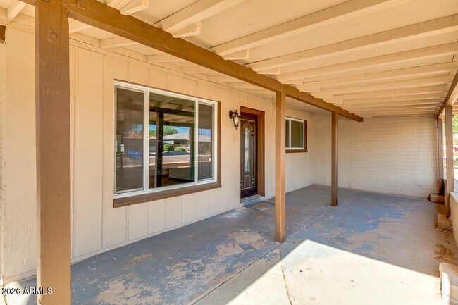 Building Photo - 1320 W 6th St