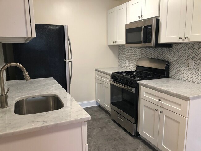 Building Photo - 147 Main St