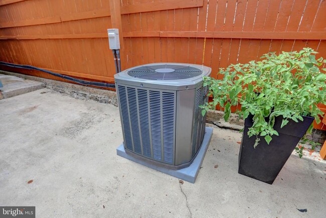 Building Photo - 2308 E Fairmount Ave