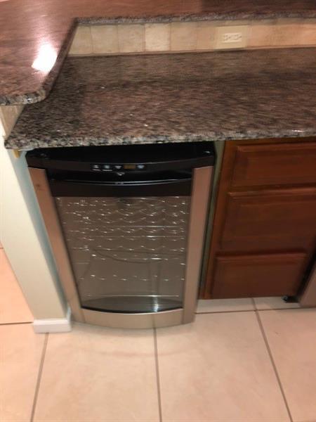 Building Photo - 950 Lavers Cir